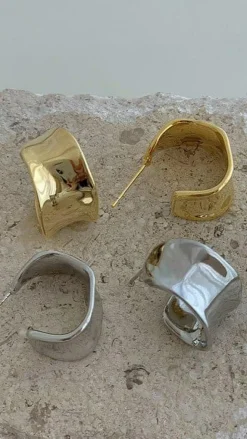 Erin Hoop Earrings - Gold