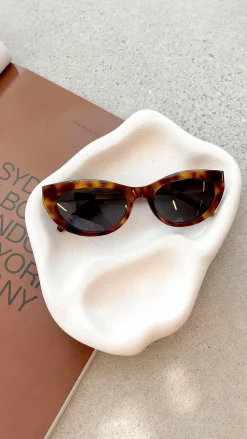 Estella Sunglasses - Hazel Tort