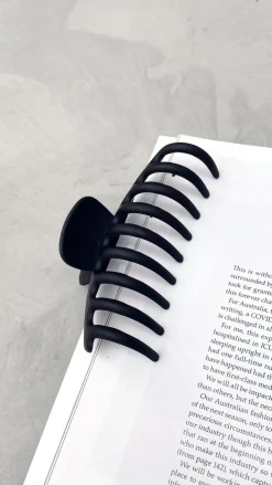 Regina Matte Claw Clip - Black