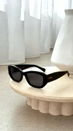 The Diaz Sunglasses - Black / Black