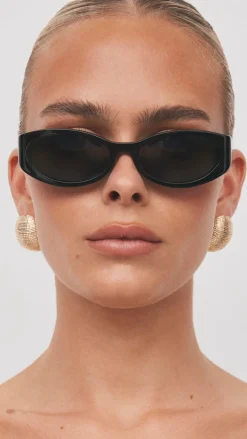 The Kasia Sunglasses - Black / Black