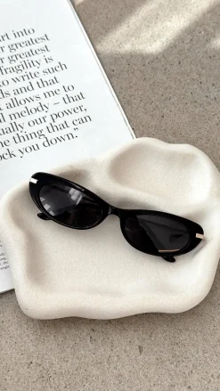 The Rae Sunglasses - Black / Black