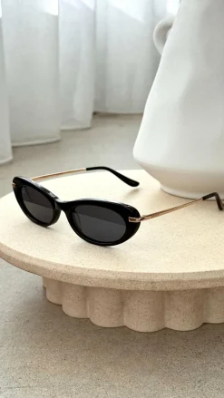 The Rae Sunglasses - Black / Black