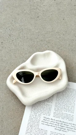 The Sweeney Sunglasses - Ivory / Green