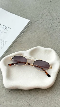 The Winnie Sunglasses - Gold / Smoke Fade