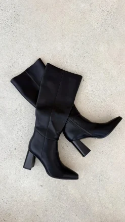 Vallia Boots - Black